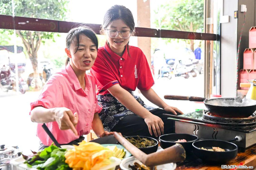 全网追的“扁担女孩”,找了一份暑假工,时薪12元 - 安阳生活资讯 - 安阳28生活网 ay.28life.com
